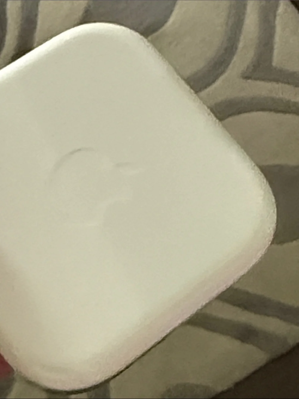 White Apple Earbuds